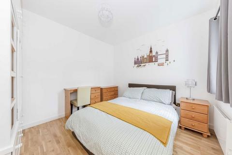 2 bedroom flat to rent, Lynwood Road, London SW17