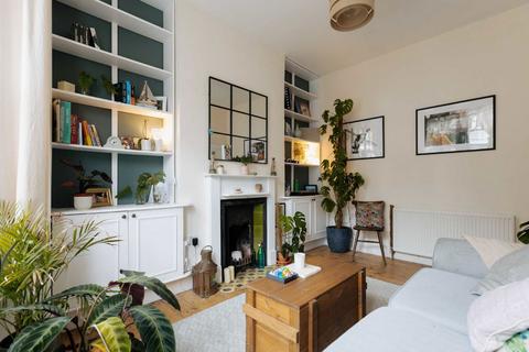 2 bedroom maisonette for sale, Loubet Street, London SW17