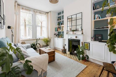 2 bedroom maisonette for sale, Loubet Street, London SW17