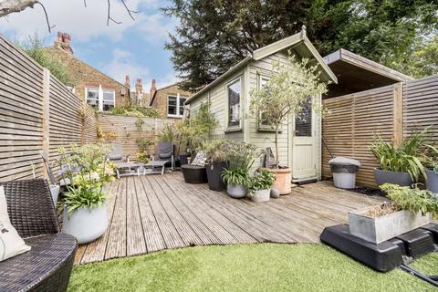 77 Moring Road, London, SW17 8DN