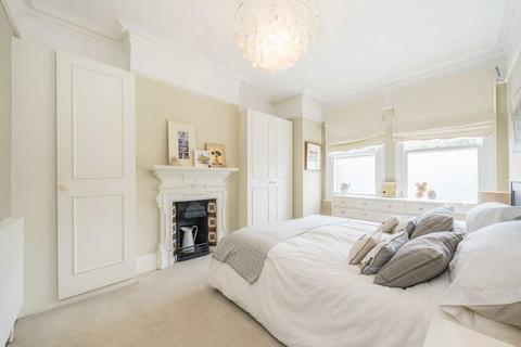 77 Moring Road, London, SW17 8DN