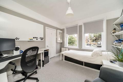 77 Moring Road, London, SW17 8DN