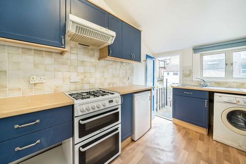 2 bedroom flat to rent, Coverton Road, London SW17