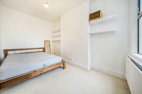 2 bedroom flat to rent, Coverton Road, London SW17