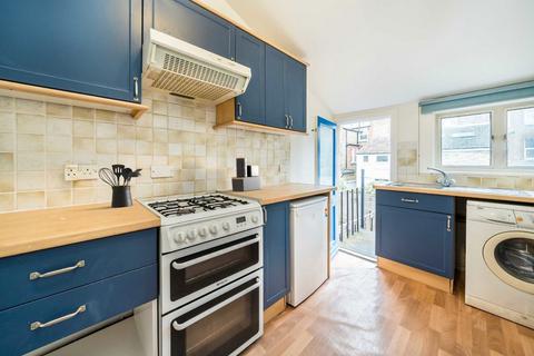 2 bedroom flat to rent, Coverton Road, London SW17