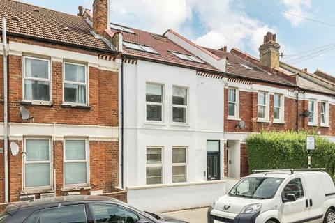 3 bedroom flat for sale, Coverton Road, London SW17