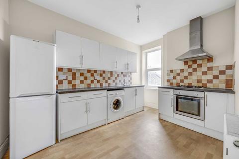 2 bedroom flat to rent, London Road, London SW17