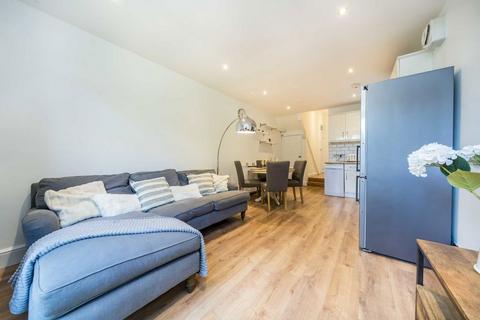 2 bedroom flat for sale, Bickersteth Road, London SW17