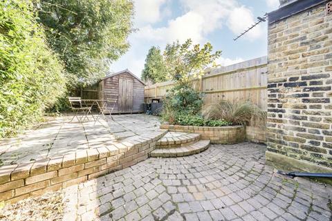 28 Bickersteth Road, London, SW17 9SG