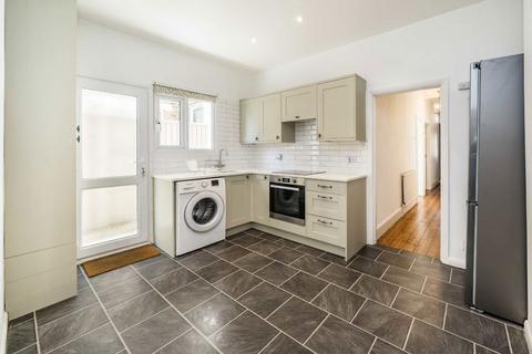 1 bedroom flat to rent, Fairlight Road, London SW17