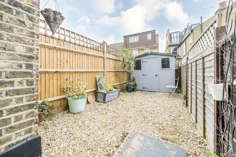 2 bedroom maisonette to rent, Glasford Street, London SW17