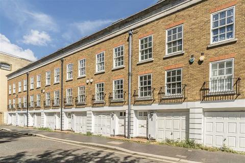 4 bedroom flat to rent, National Terrace, London SE16