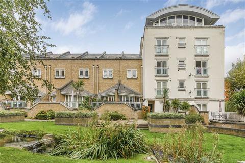 3 bedroom flat to rent, Woodland Crescent, London SE16