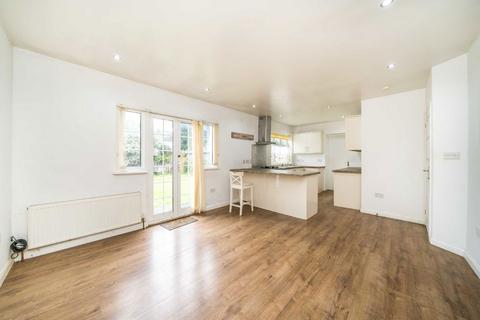 4 bedroom bungalow for sale, Cheyne Avenue, Whitton TW2