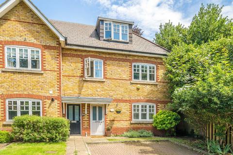 3 bedroom flat for sale, Brunswick Close, Twickenham TW2