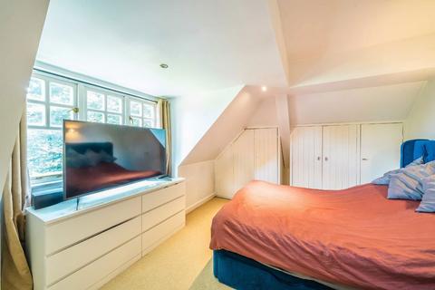 3 bedroom flat for sale, Brunswick Close, Twickenham TW2