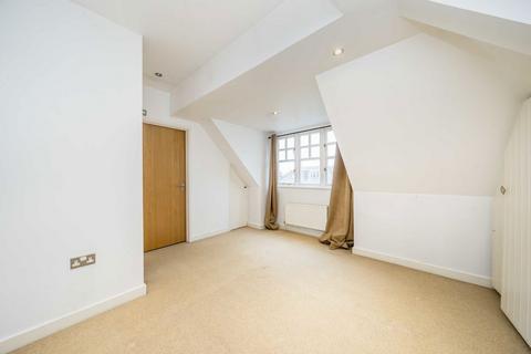 3 bedroom flat for sale, Brunswick Close, Twickenham TW2