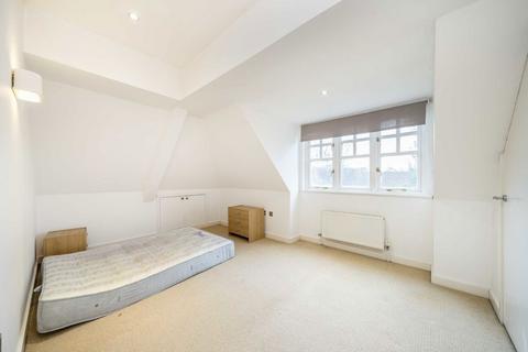 3 bedroom flat for sale, Brunswick Close, Twickenham TW2