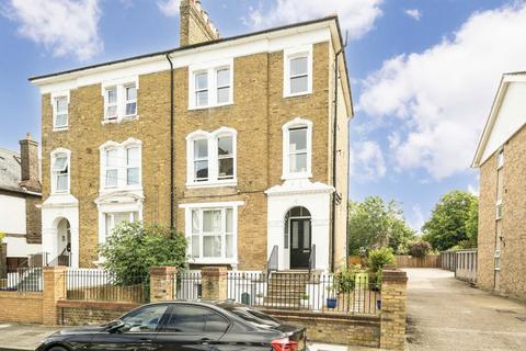 2 bedroom flat for sale, Manor Road, Twickenham TW2