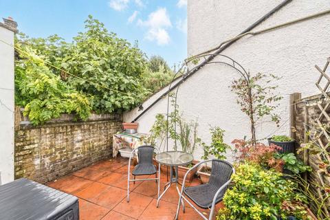 21 Staines Road, Twickenham, TW2 5BG