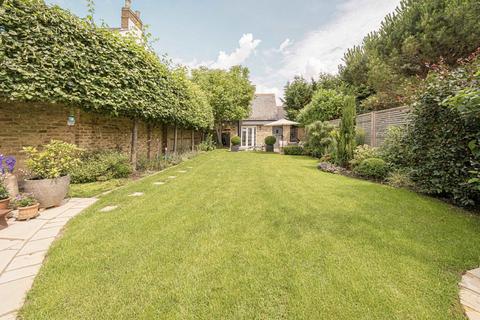 28 Trafalgar Road, Twickenham, TW2 5EJ