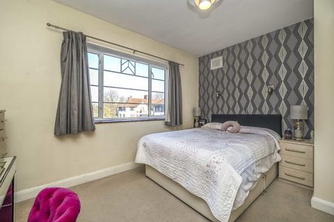 2 bedroom flat for sale, London Road, Twickenham TW1