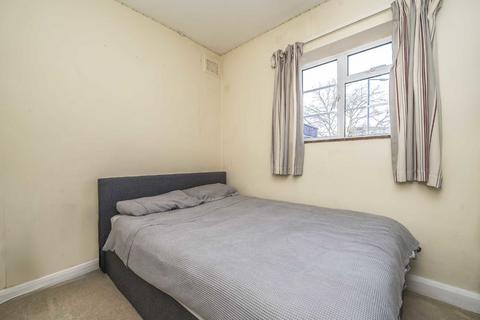 2 bedroom flat for sale, London Road, Twickenham TW1