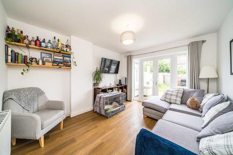 2 bedroom flat for sale, Chertsey Road, Twickenham TW2