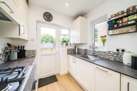 2 bedroom flat for sale, Chertsey Road, Twickenham TW2