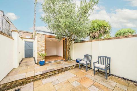 40 Denmark Road, Twickenham, TW2 5EN