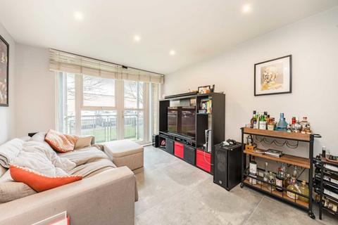 2 bedroom flat for sale, Langhorn Drive, Twickenham TW2