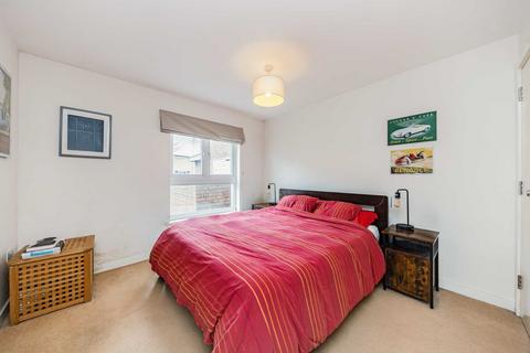 2 bedroom flat for sale, Langhorn Drive, Twickenham TW2