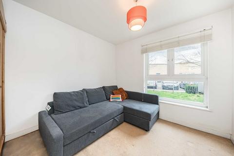 2 bedroom flat for sale, Langhorn Drive, Twickenham TW2