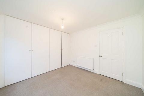 2 bedroom flat for sale, London Road, Twickenham TW1