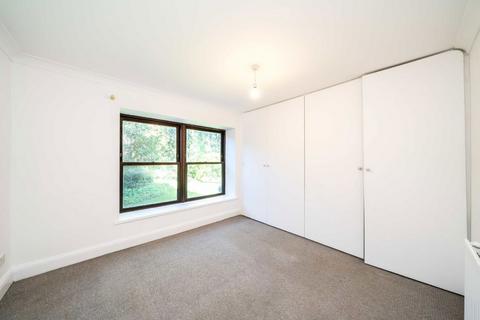 2 bedroom flat for sale, London Road, Twickenham TW1