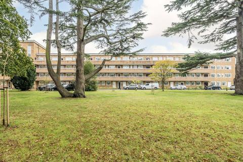 2 bedroom flat for sale, Hampton Road, Twickenham TW2