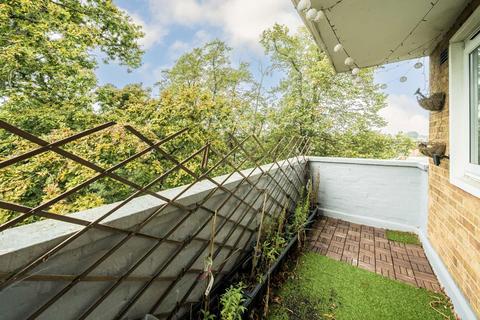 7, Carpenters Court Hampton Road, Twickenham, TW2 5QJ