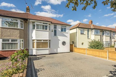 3 bedroom house to rent, Hall Farm Drive, Twickenham TW2