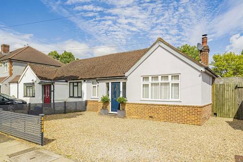 2 bedroom bungalow for sale, Lyndhurst Avenue, Whitton TW2