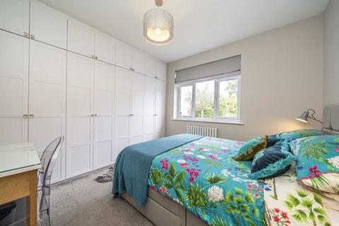 2 bedroom bungalow for sale, Lyndhurst Avenue, Whitton TW2