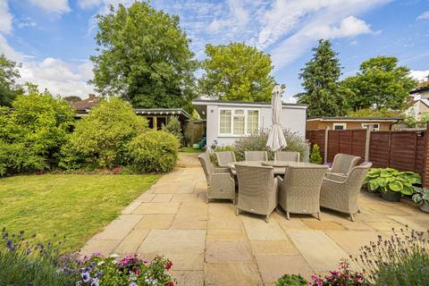 2 bedroom bungalow for sale, Lyndhurst Avenue, Whitton TW2