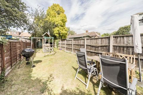 77 Prospect Crescent, Twickenham, TW2 7DZ
