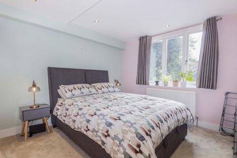 1 bedroom flat to rent, Hampton Road, Twickenham TW2