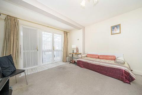 4 bedroom semi-detached house for sale, Hanworth Road, Hounslow TW4