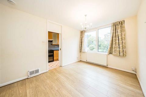 3 bedroom end of terrace house for sale, Craneford Close, Twickenham TW2