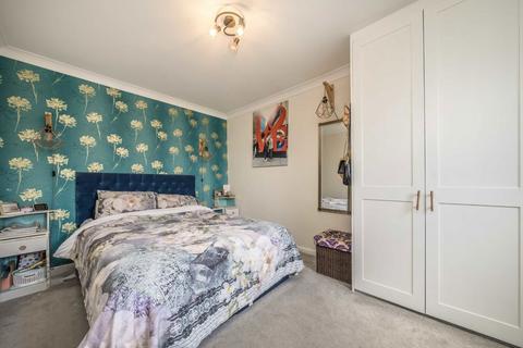 2 bedroom flat for sale, Heath Road, Twickenham TW1