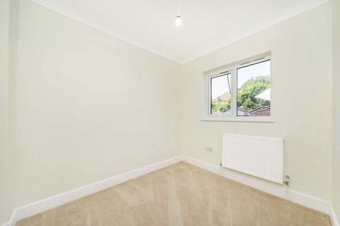 2 bedroom flat for sale, Chertsey Road, Twickenham TW2