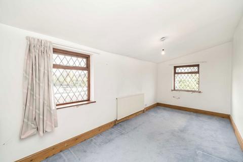 50 Fourth Cross Road, Twickenham, TW2 5EL