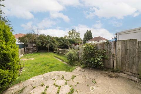 6 Warburton Road, Twickenham, TW2 6EP