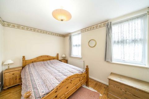 3 bedroom terraced house for sale, Colne Road, Twickenham TW2